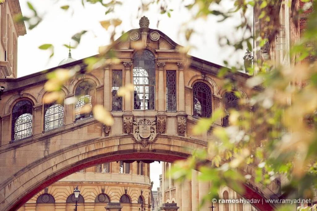 Stunning Riverside Oxford Apartment With Parking Bagian luar foto